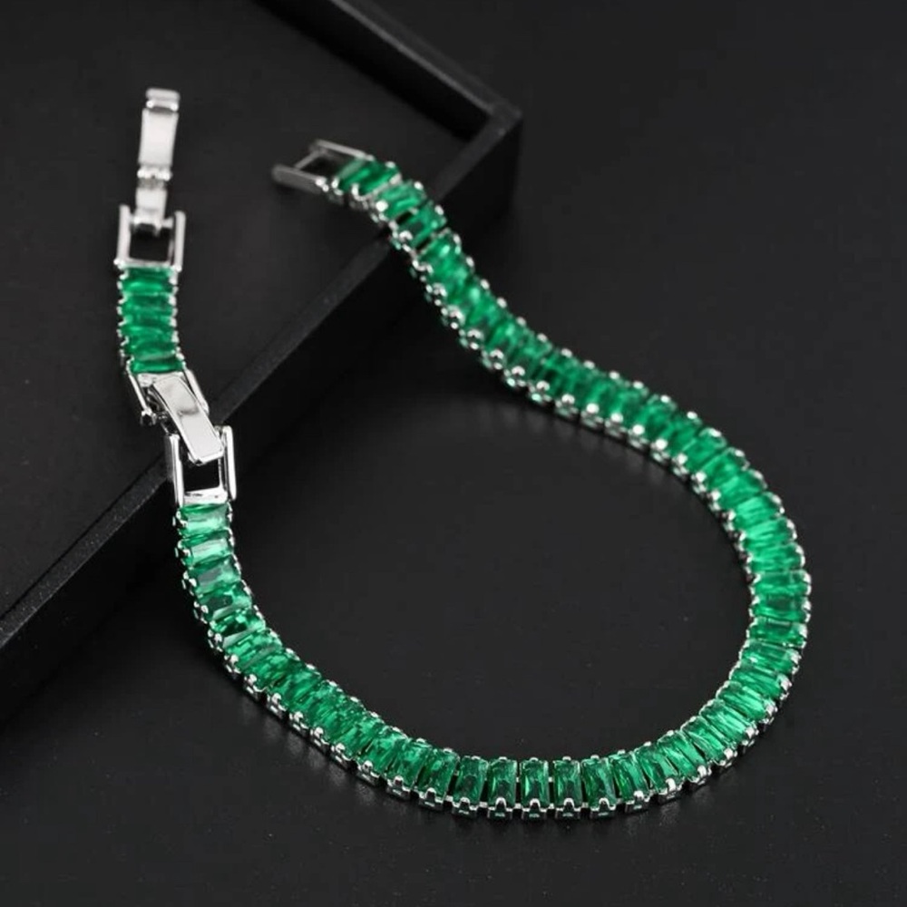 Women Green Fashion Statement Cubic Shiny Bracelet - Picture 2 of 4